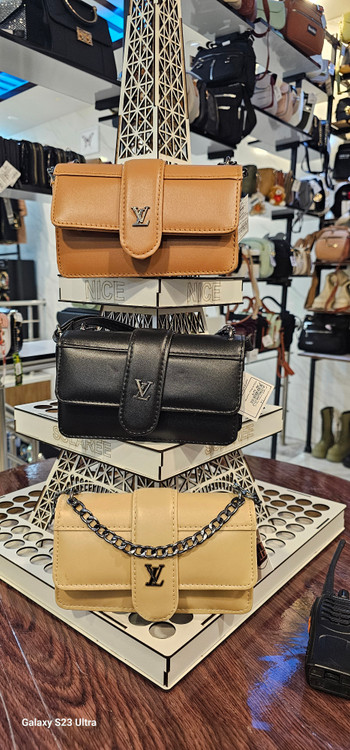 کیف مقوایی سر شانه زبانه دار کد کالا ۸۰۲۷