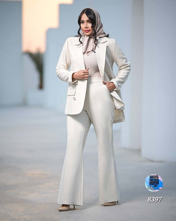 کت و شلوار ۴ دکمه ۱۵۷۳ کد کالا ۸۳۹۷