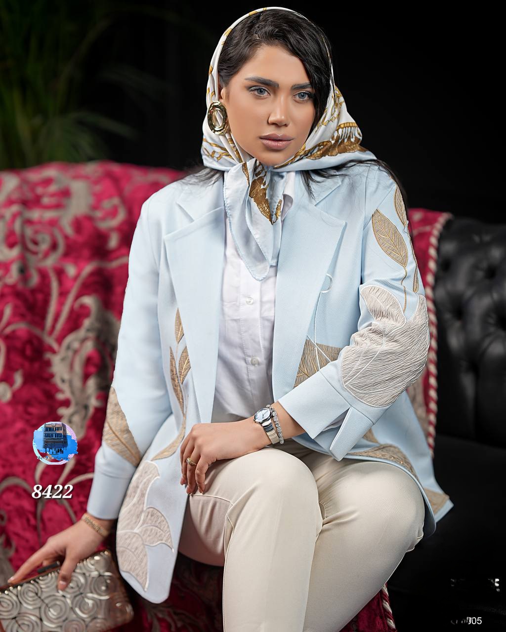 مانتو کج راه گلدوزی برگ ۱۶۰۵کد کالا ۸۴۲۲