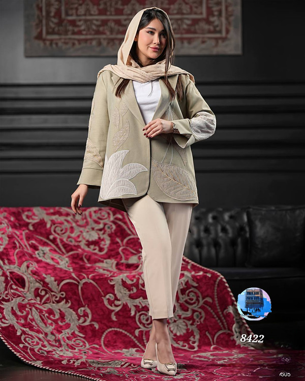 مانتو کج راه گلدوزی برگ ۱۶۰۵کد کالا ۸۴۲۲