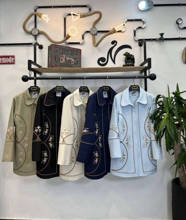 مانتو گلدوزی زنجیری کج راه ۱۵۹۵کد کالا ۸۴۵۵