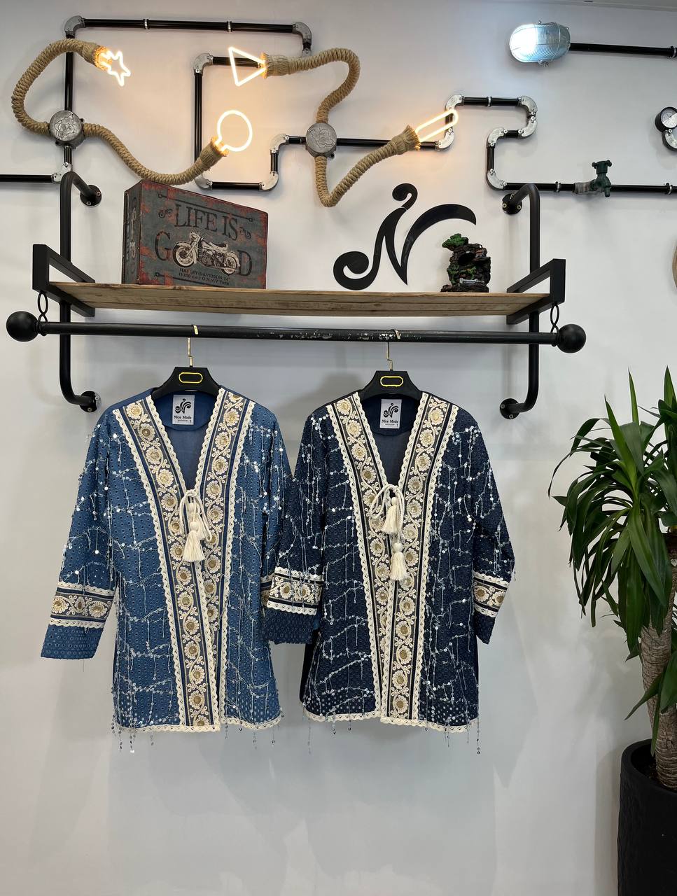 مانتو جین پولکی نواری ۱۶۴۰کد کالا ۸۴۵۸