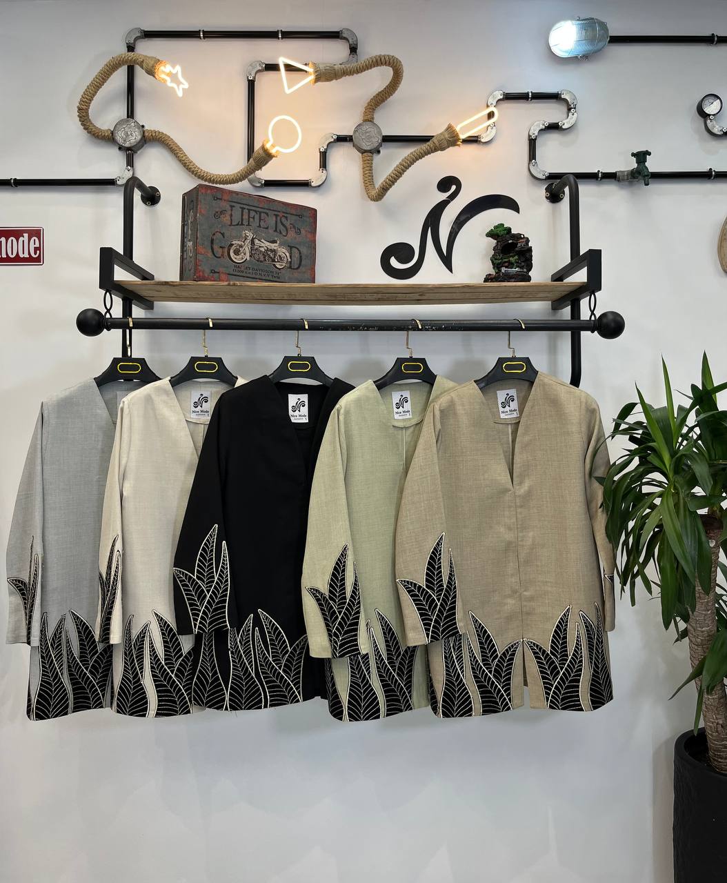 مانتو بیسکوییتی گلدوزی اتیشی ۱۶۱۷کد کالا ۸۴۳۱