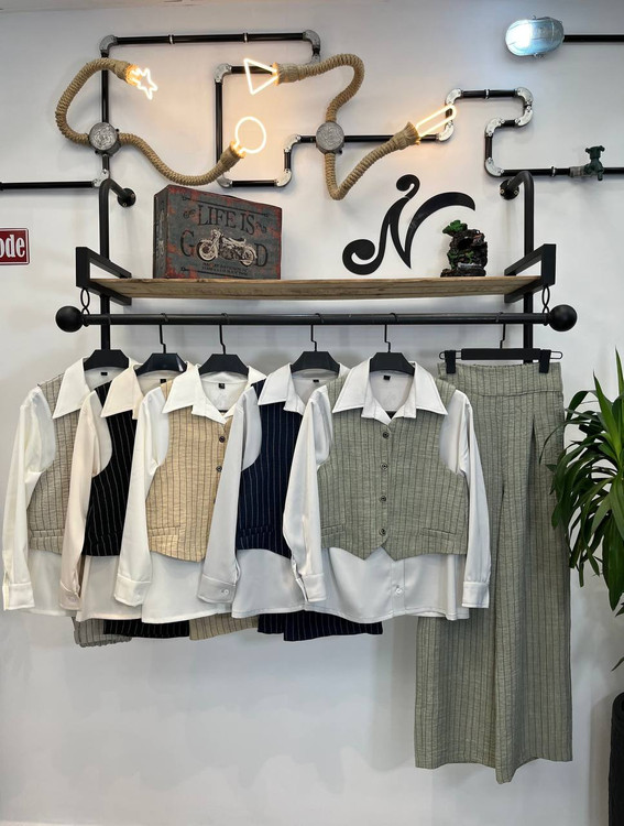 جلیقه شلوار سه تیکه ۱۶۲۶کد کالا ۸۴۳۷