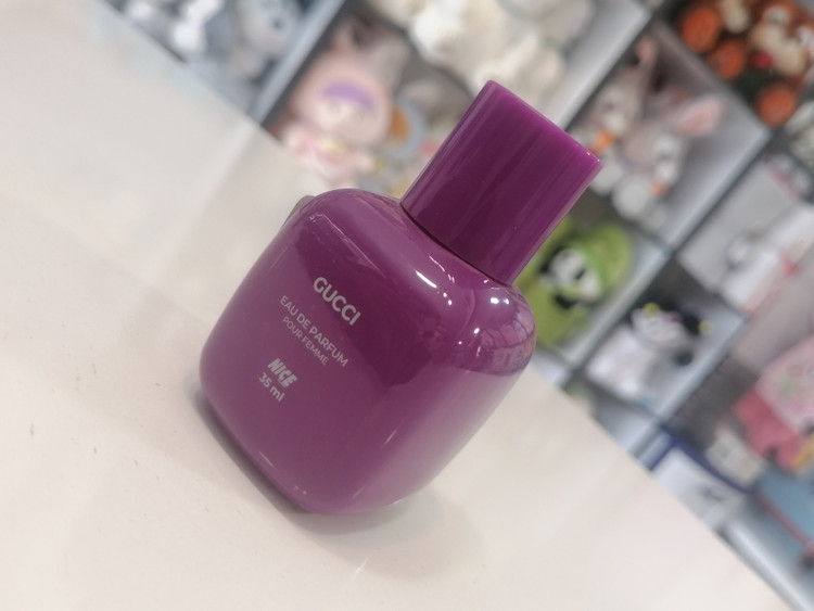 ادو پرفیوم GUCCi اسکلاره ۳۵میل کد ۷۰۴۹